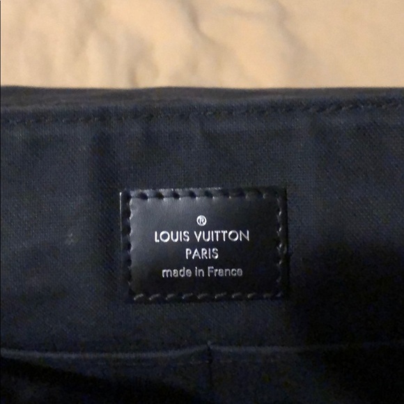 Men’s Louis Vuitton District PM Messanger Bag - Picture 4 of 8